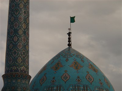گنبد و پرچم مسجد جمکران
